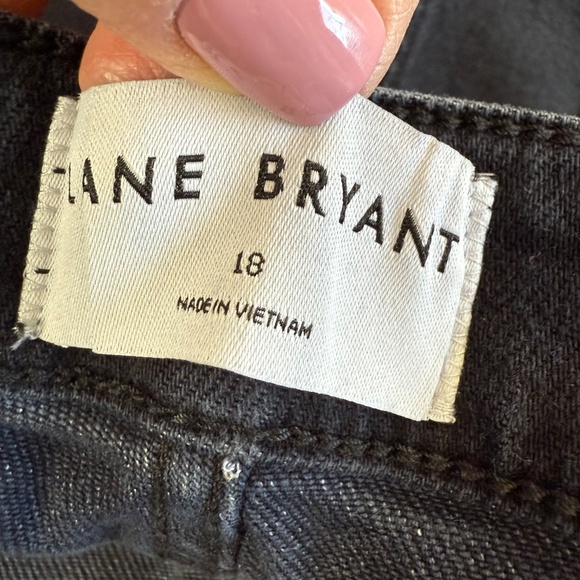 Lane Bryant Black Denim Mid-Rise Signature Midi Shorts Flex Magic Waist Band 18 - Picture 7 of 12